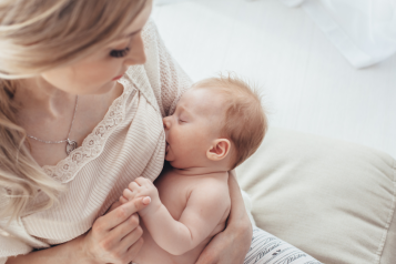 breastfeeding mum